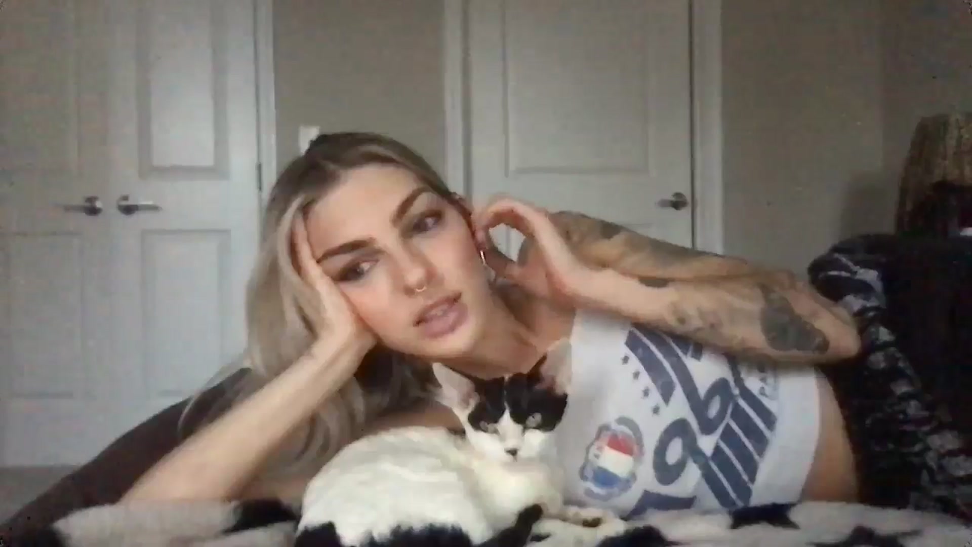 Gallery image thumbnail from PradaAngel_'s myfreecams stream on, 10/29/2025, 22:32 image 6 of 20