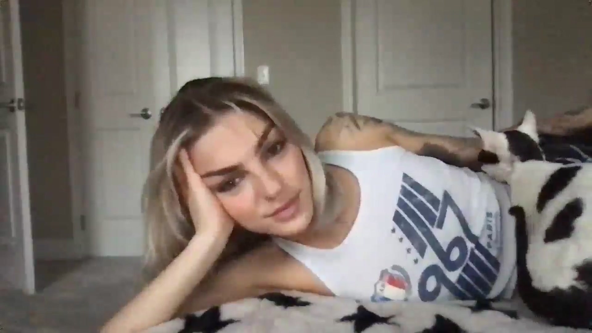 Gallery image thumbnail from PradaAngel_'s myfreecams stream on, 10/29/2025, 22:32 image 2 of 20