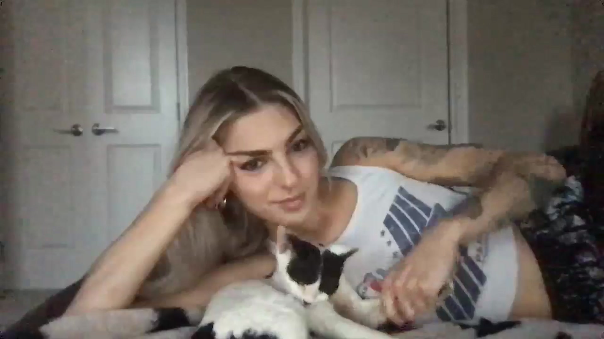 Gallery image thumbnail from PradaAngel_'s myfreecams stream on, 10/29/2025, 22:32 image 9 of 20