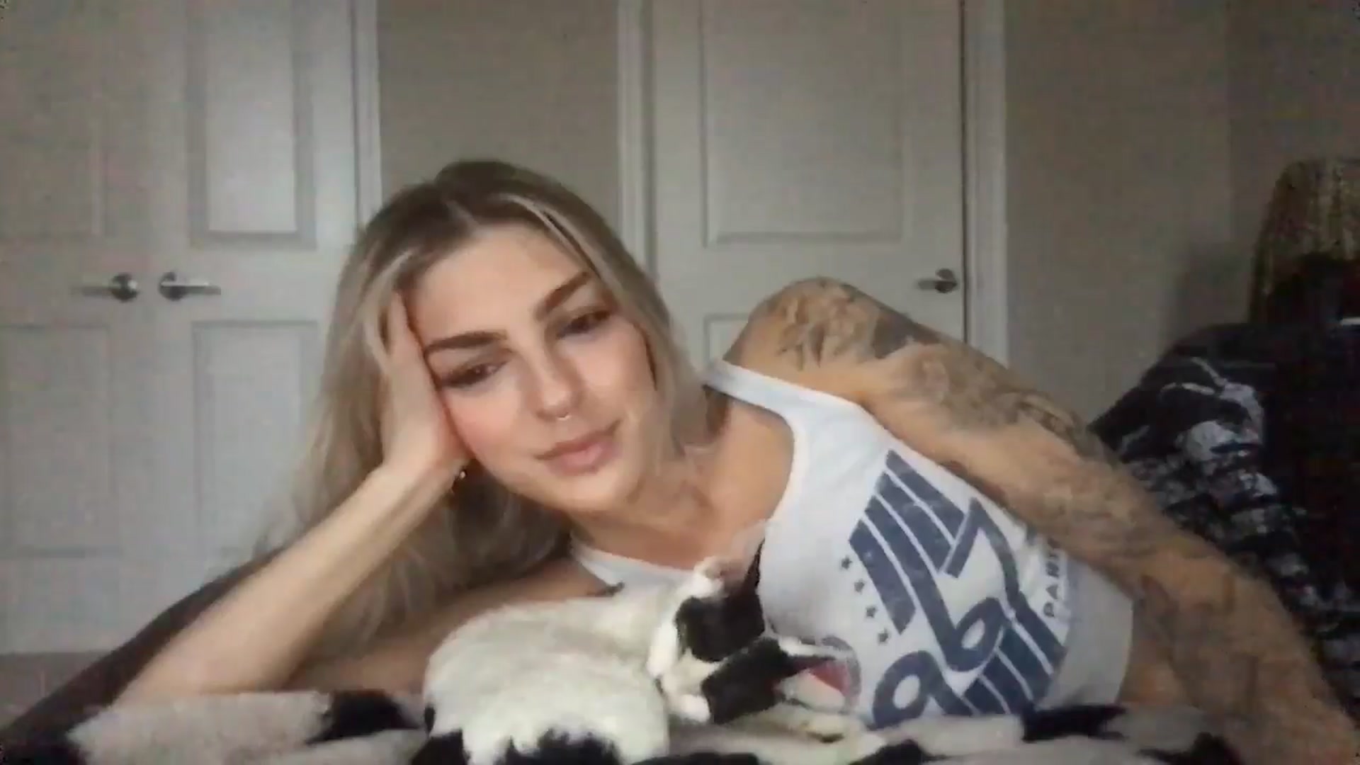 Gallery image thumbnail from PradaAngel_'s myfreecams stream on, 10/29/2025, 22:32 image 7 of 20