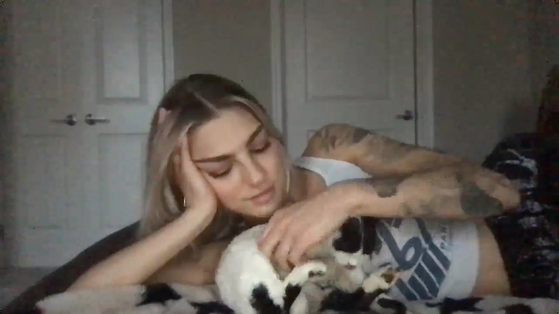 Gallery image thumbnail from PradaAngel_'s myfreecams stream on, 10/29/2025, 22:32 image 10 of 20