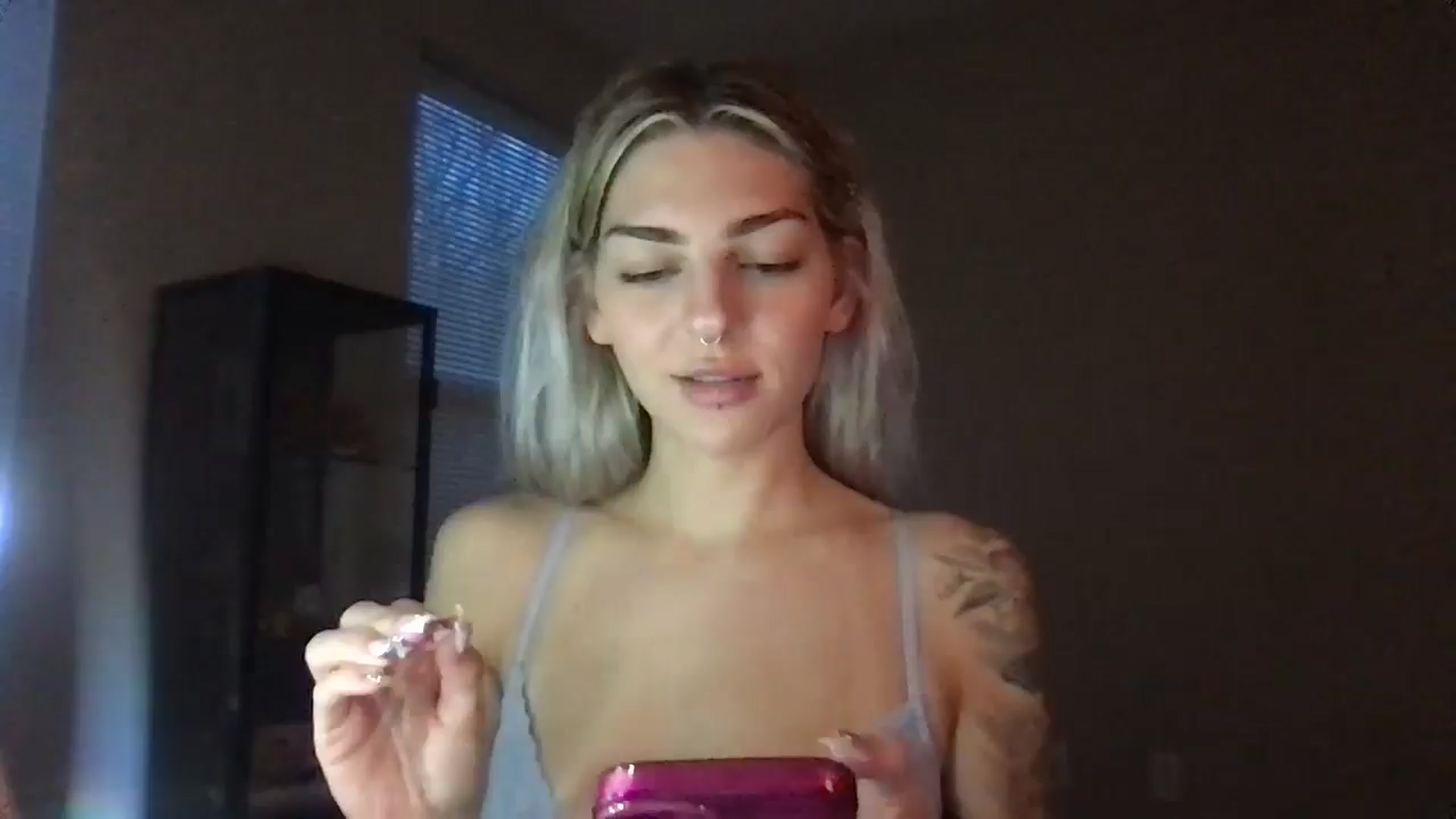Gallery image thumbnail from PradaAngel_'s myfreecams stream on, 12/27/2025, 21:50 image 16 of 20