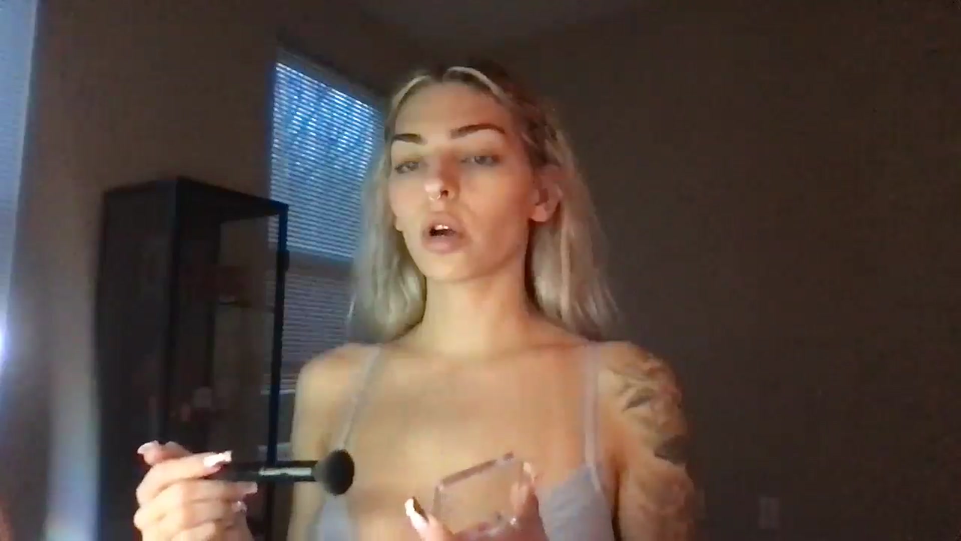 Gallery image thumbnail from PradaAngel_'s myfreecams stream on, 12/27/2025, 21:50 image 4 of 20