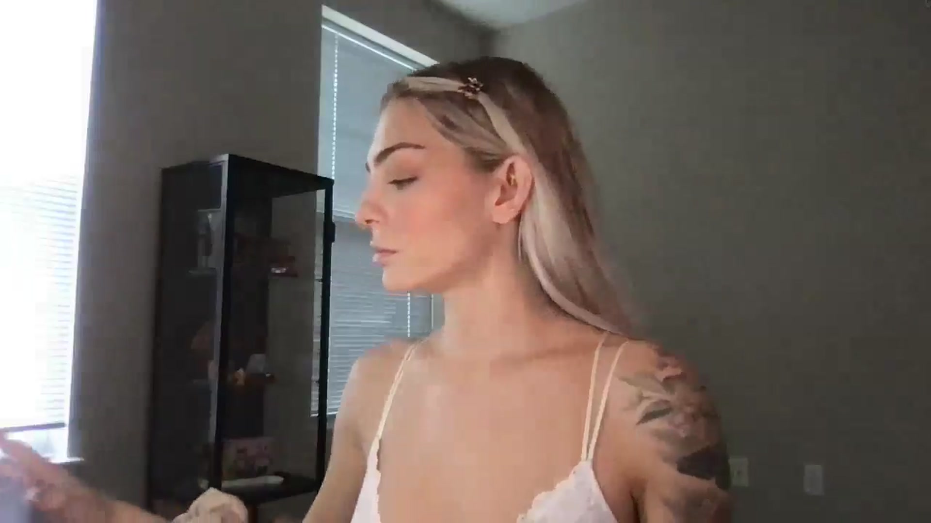 Gallery image thumbnail from PradaAngel_'s myfreecams stream on, 01/02/2026, 20:20 image 12 of 20
