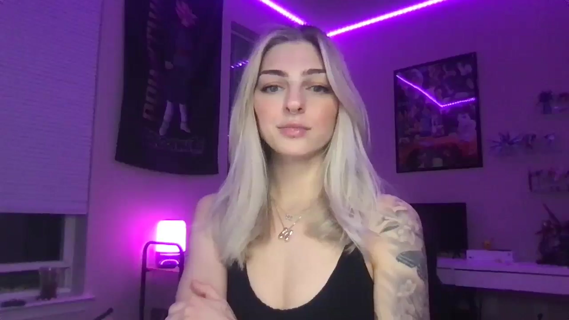 Gallery image thumbnail from PradaAngel_'s myfreecams stream on, 03/08/2026, 23:32 image 9 of 20