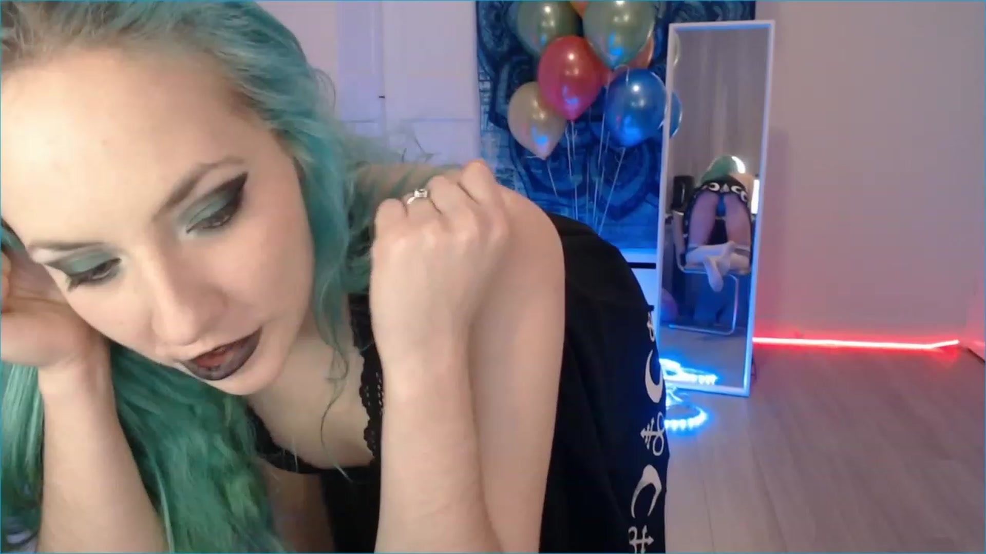 Gallery image thumbnail from Pray_4Ukraine's myfreecams stream on, 11/20/2022, 20:45 image 17 of 20