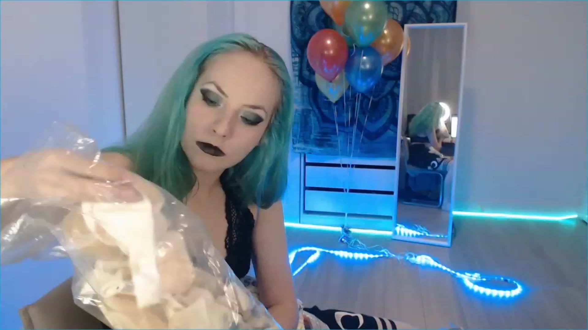 Gallery image thumbnail from Pray_4Ukraine's myfreecams stream on, 11/20/2022, 20:45 image 5 of 20