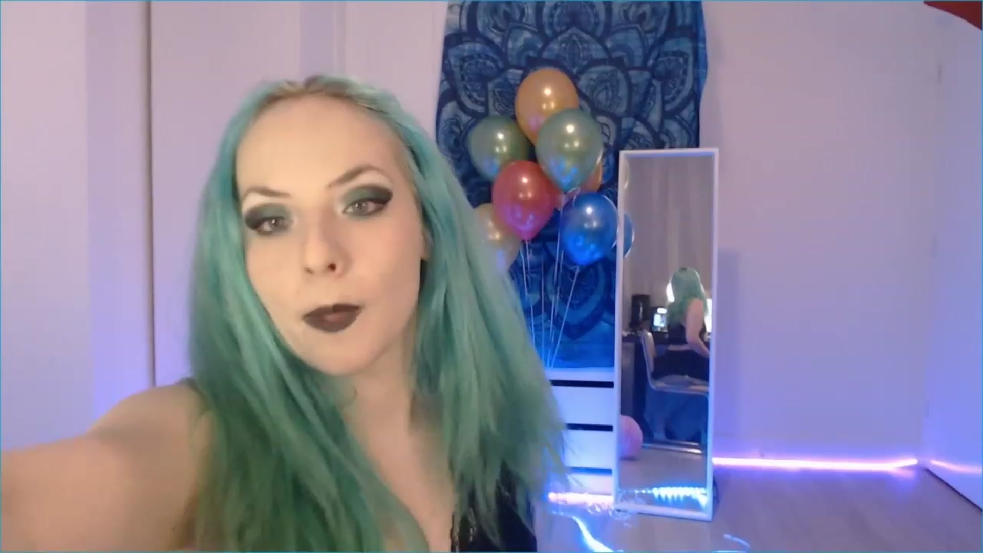 Gallery image thumbnail from Pray_4Ukraine's myfreecams stream on, 11/20/2022, 20:45 image 14 of 20