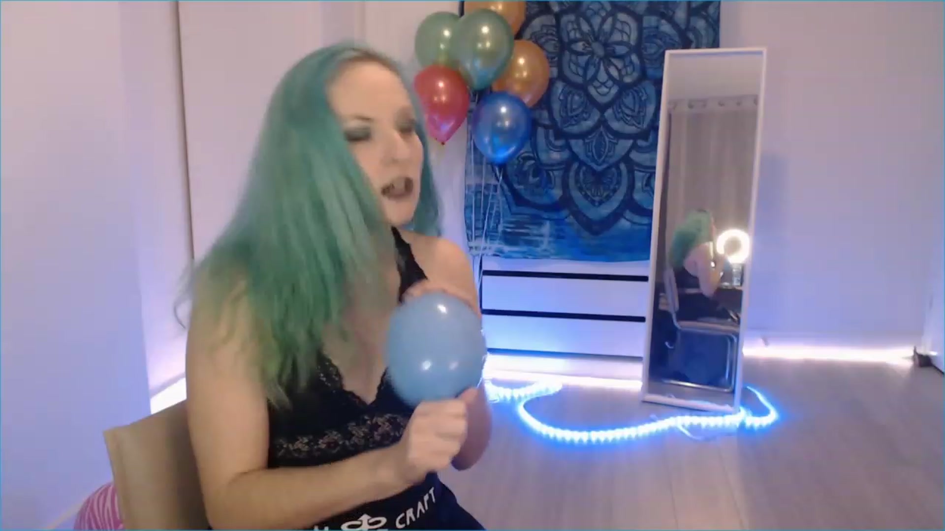 Gallery image thumbnail from Pray_4Ukraine's myfreecams stream on, 11/20/2022, 23:28 image 5 of 20