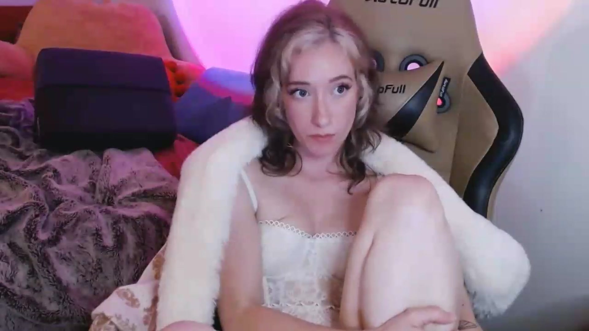 Gallery image thumbnail from PreciousGemma's myfreecams stream on, 05/28/2026, 07:46 image 8 of 20