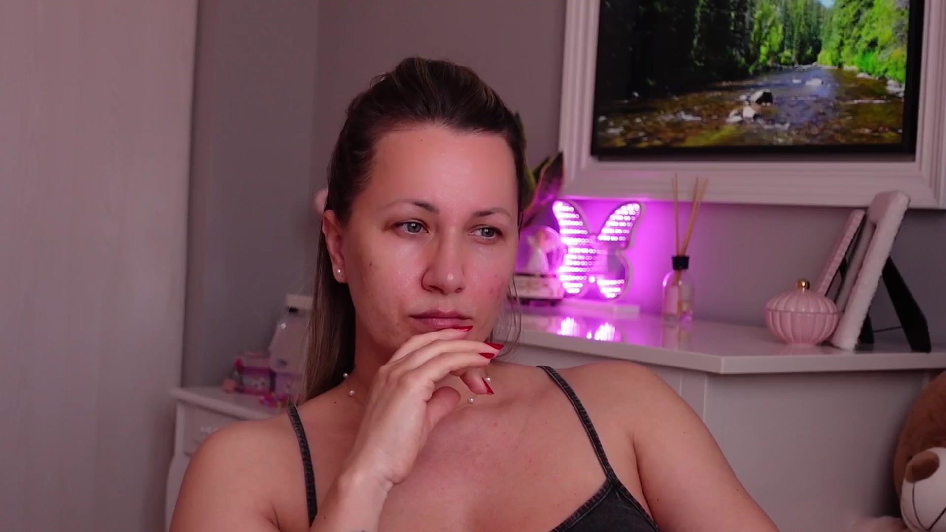 Gallery image thumbnail from PreciousSusan's myfreecams stream on, 04/16/2026, 07:37 image 9 of 20