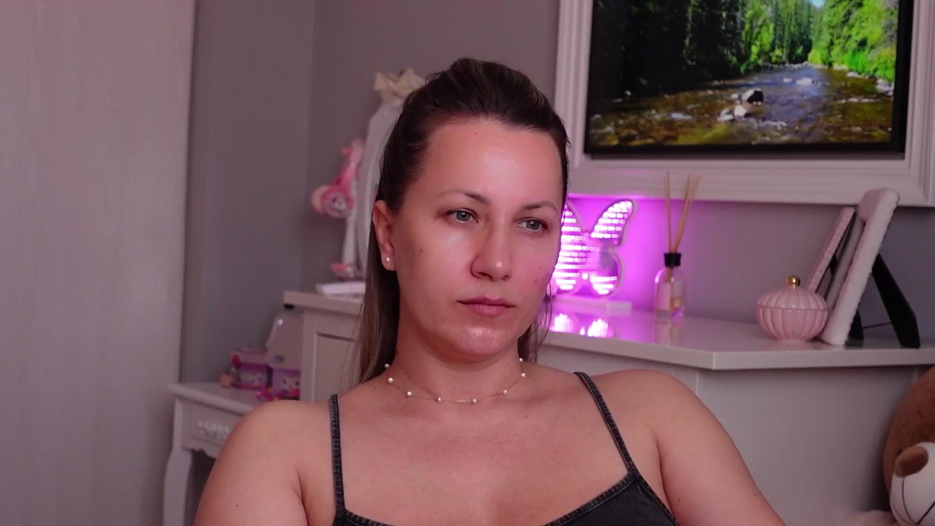 Gallery image thumbnail from PreciousSusan's myfreecams stream on, 04/16/2026, 07:37 image 6 of 20