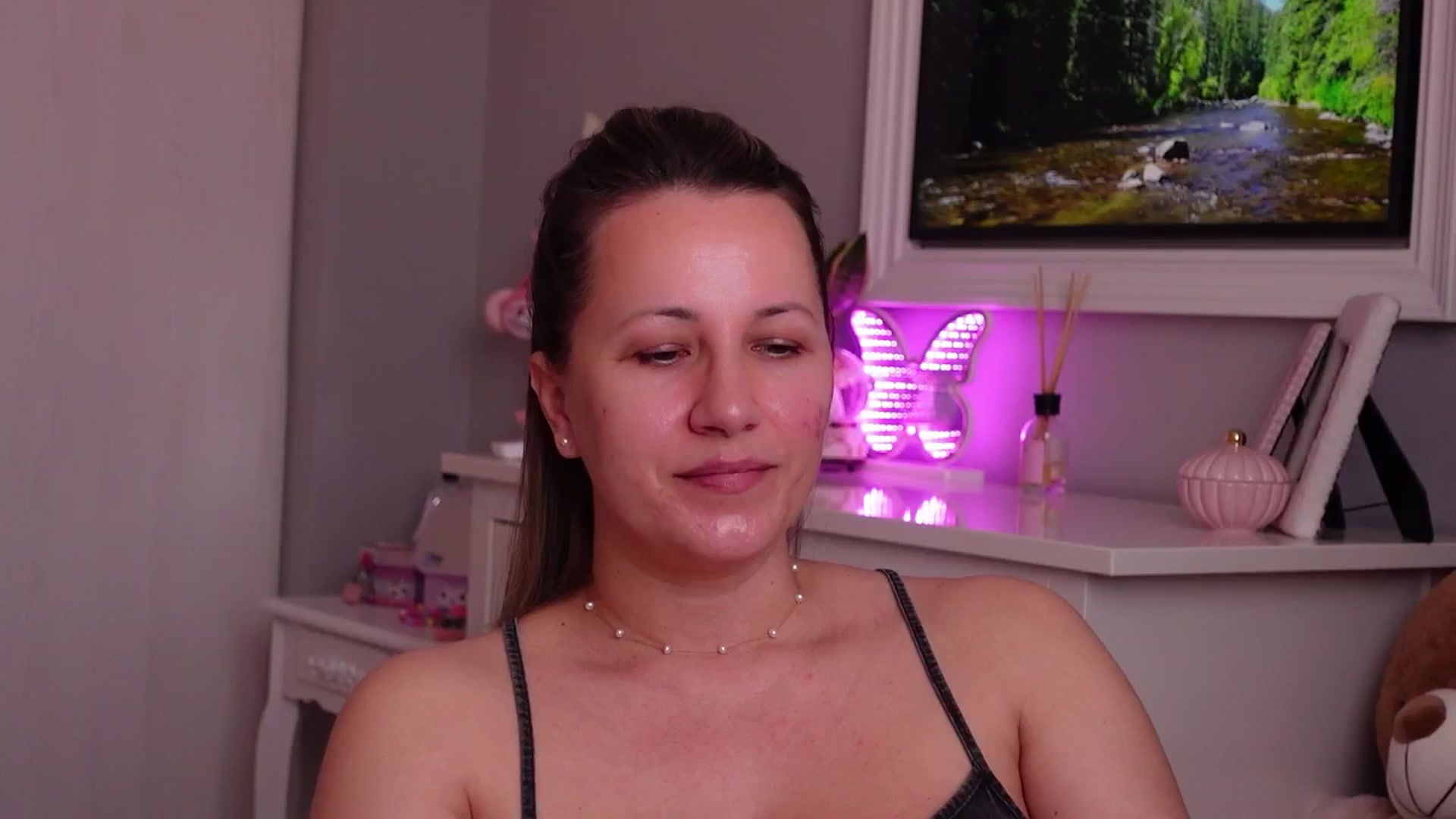 Gallery image thumbnail from PreciousSusan's myfreecams stream on, 04/16/2026, 07:37 image 19 of 20