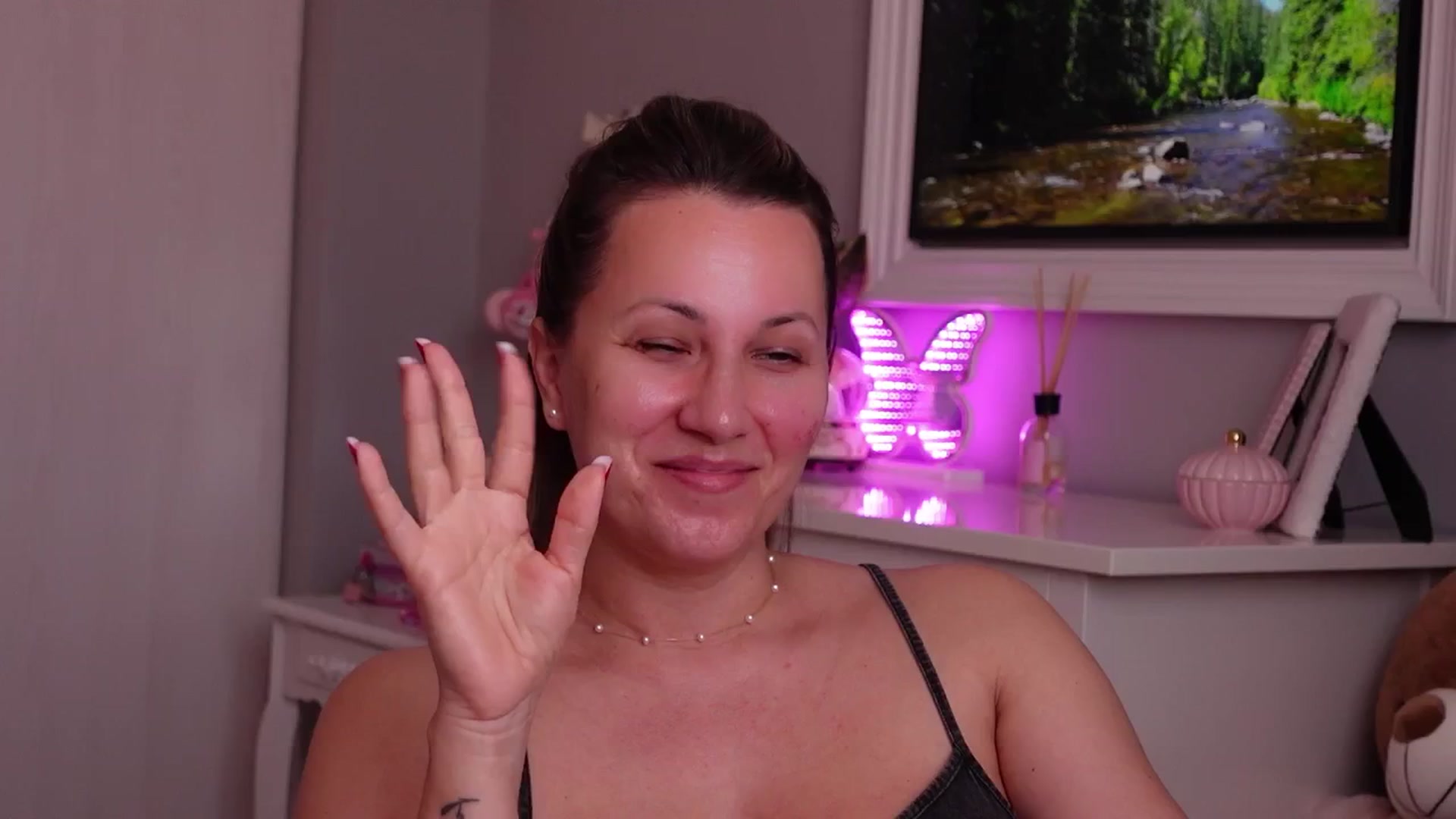 Gallery image thumbnail from PreciousSusan's myfreecams stream on, 04/16/2026, 07:37 image 14 of 20