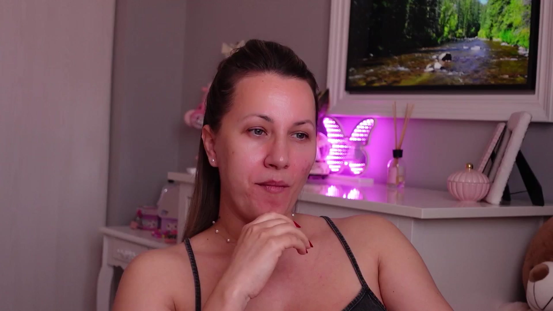 Gallery image thumbnail from PreciousSusan's myfreecams stream on, 04/16/2026, 07:37 image 16 of 20