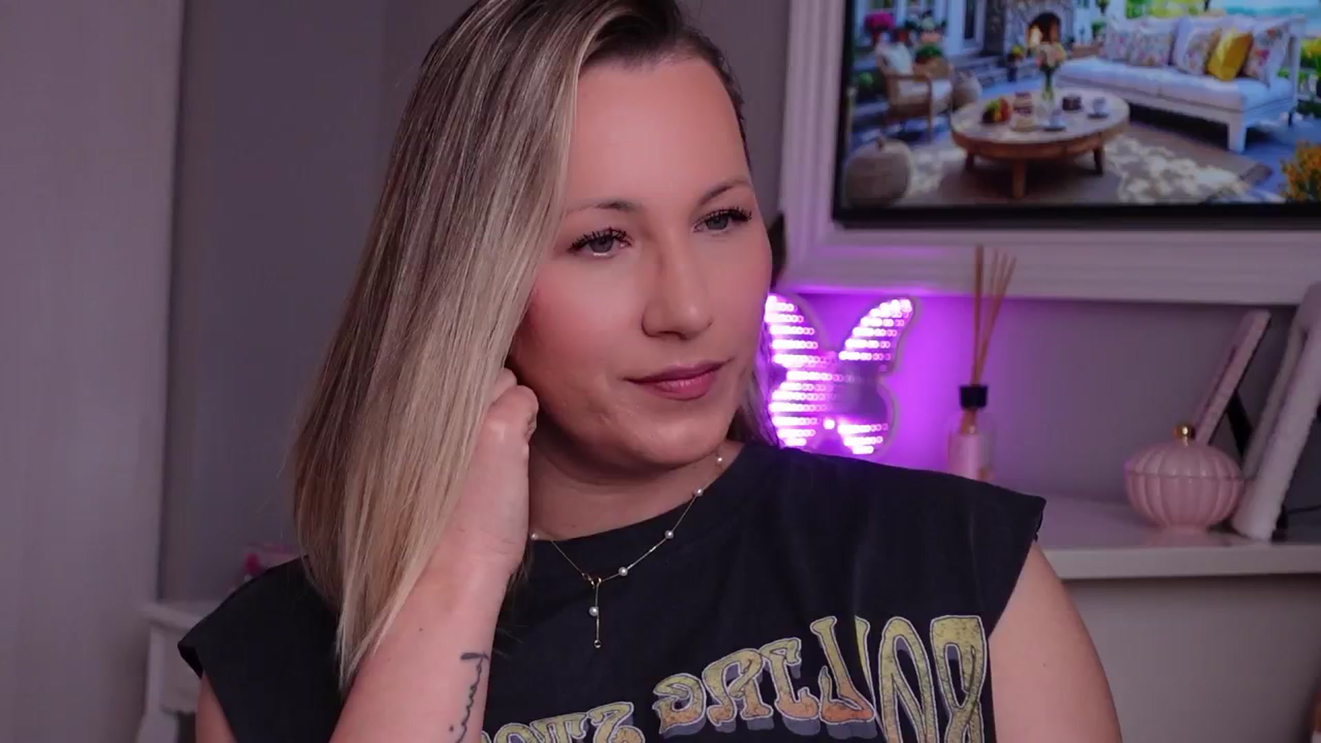 Gallery image thumbnail from PreciousSusan's myfreecams stream on, 04/22/2026, 07:03 image 17 of 20