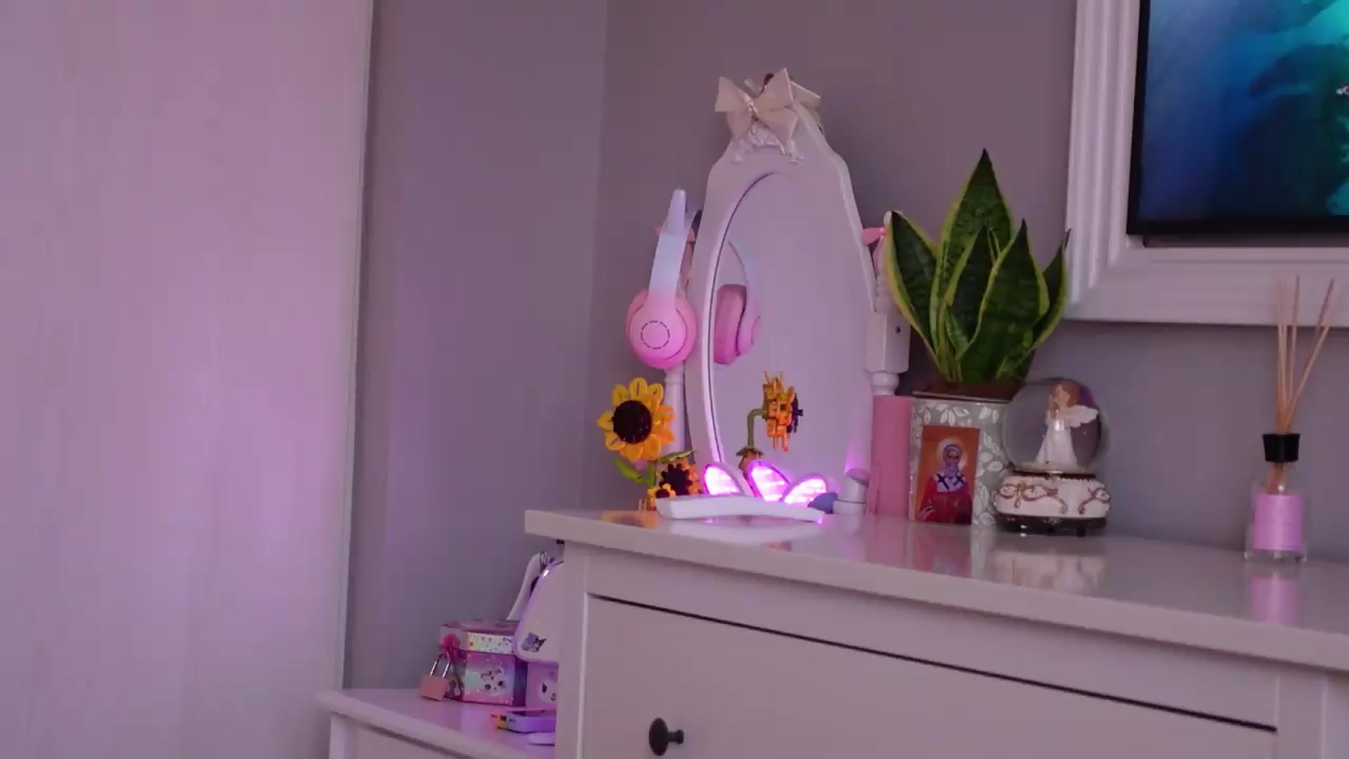 Gallery image thumbnail from PreciousSusan's myfreecams stream on, 05/15/2026, 08:19 image 1 of 20