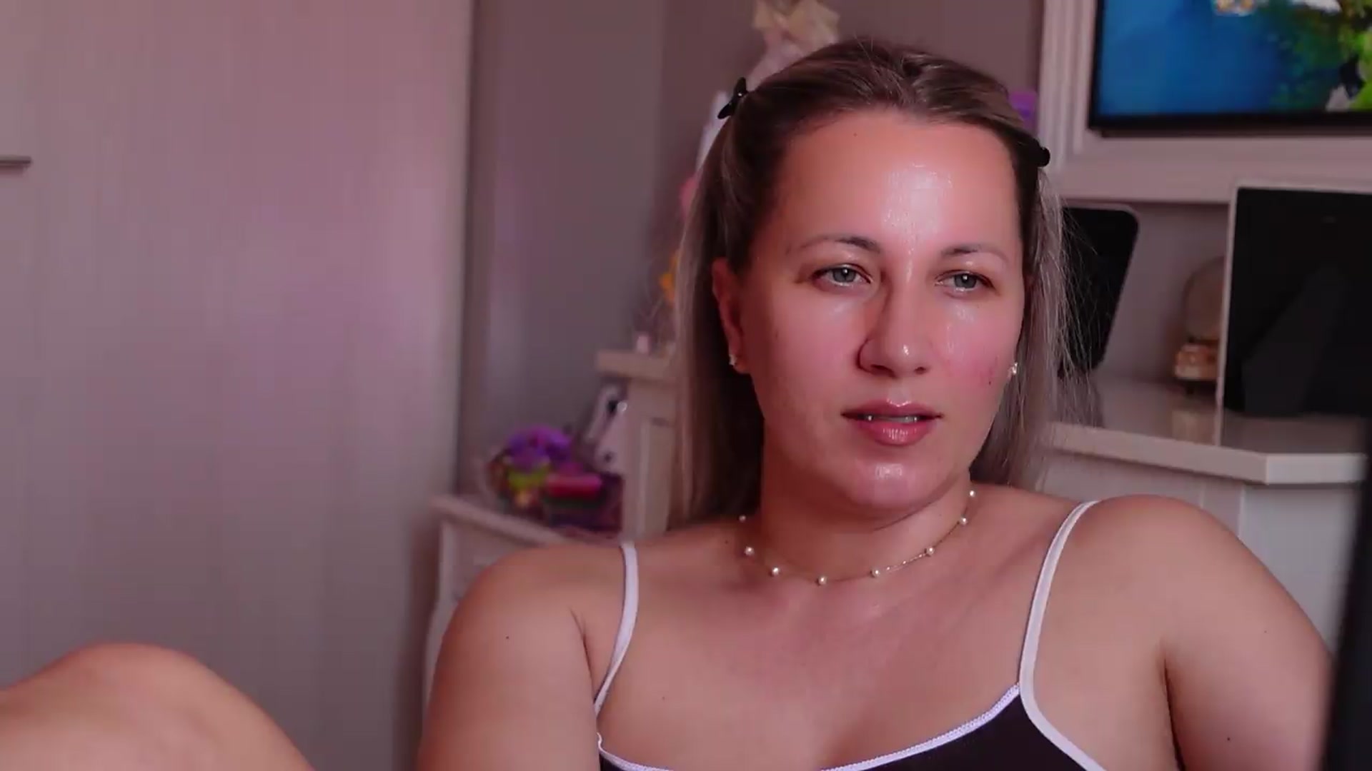 Gallery image thumbnail from PreciousSusan's myfreecams stream on, 05/27/2026, 07:47 image 17 of 20