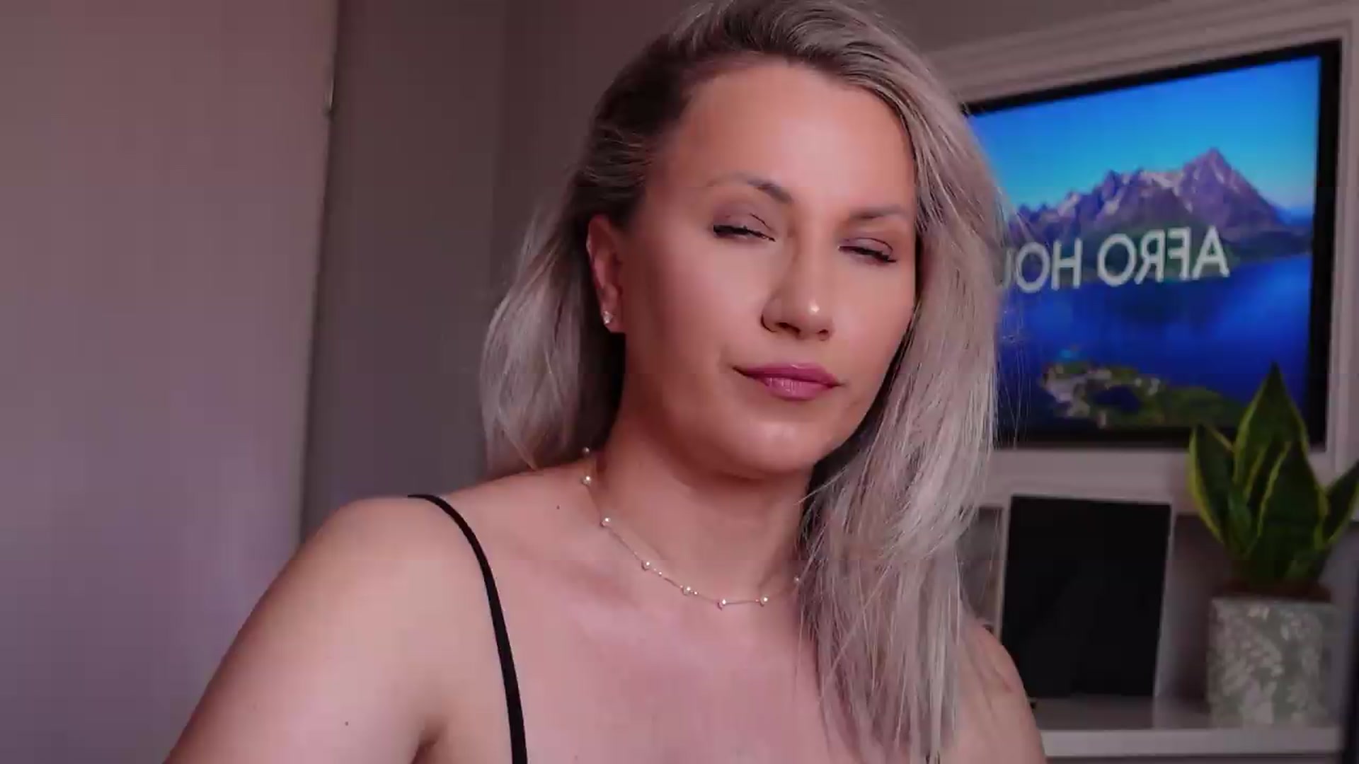 Gallery image thumbnail from PreciousSusan's myfreecams stream on, 05/28/2026, 08:09 image 11 of 20