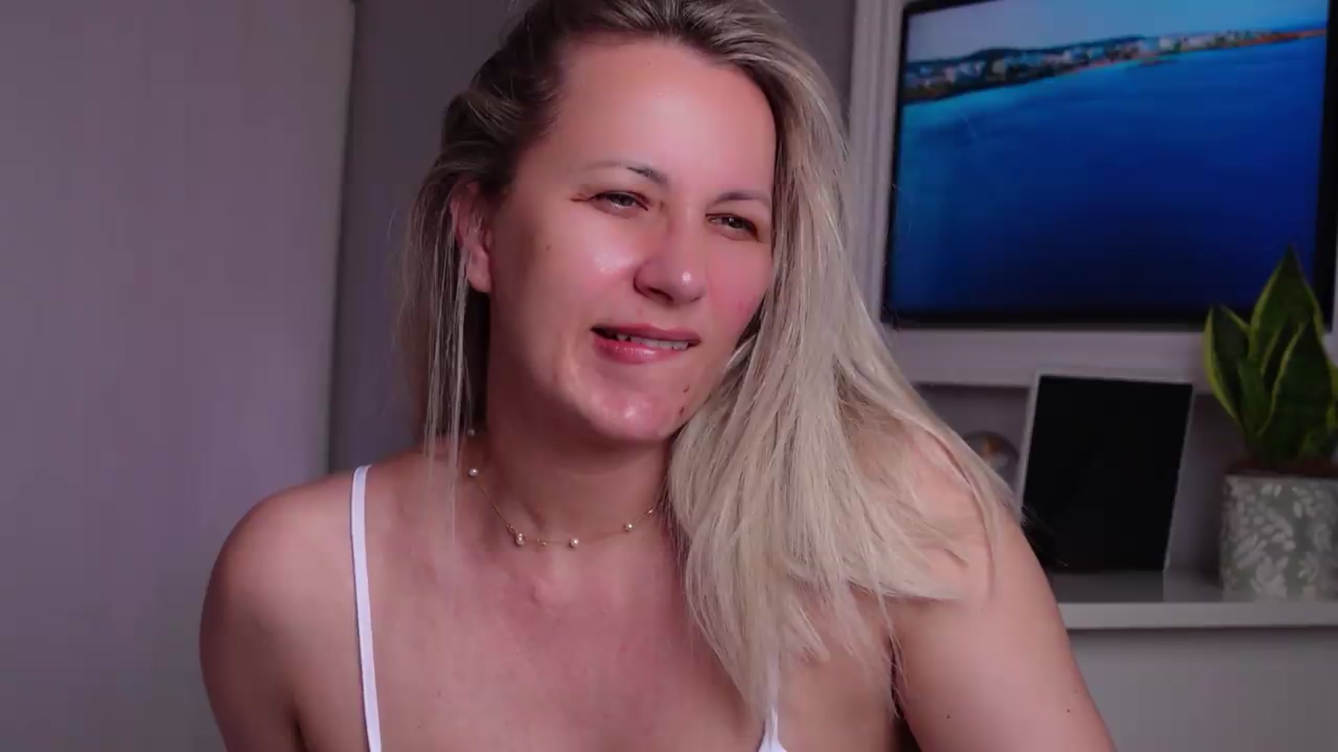 Gallery image thumbnail from PreciousSusan's myfreecams stream on, 06/04/2026, 07:48 image 6 of 20