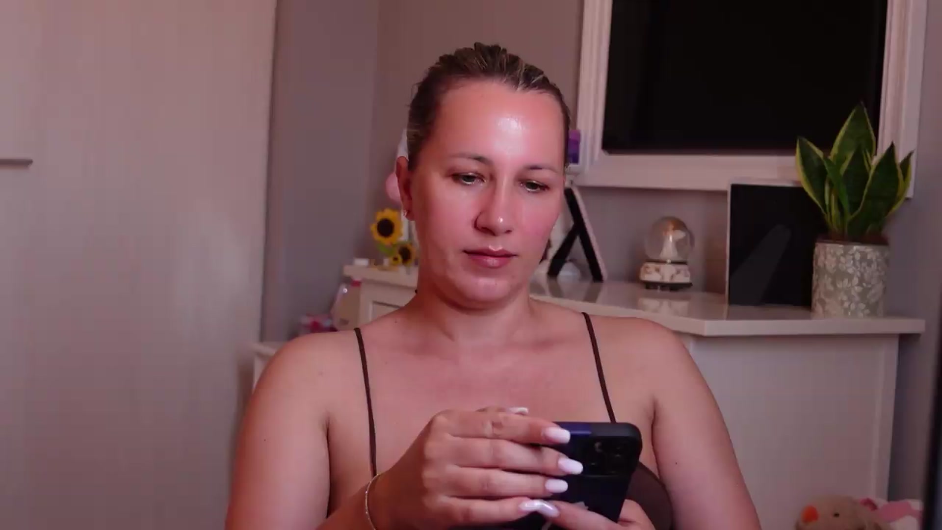 Gallery image thumbnail from PreciousSusan's myfreecams stream on, 06/20/2026, 09:53 image 1 of 20