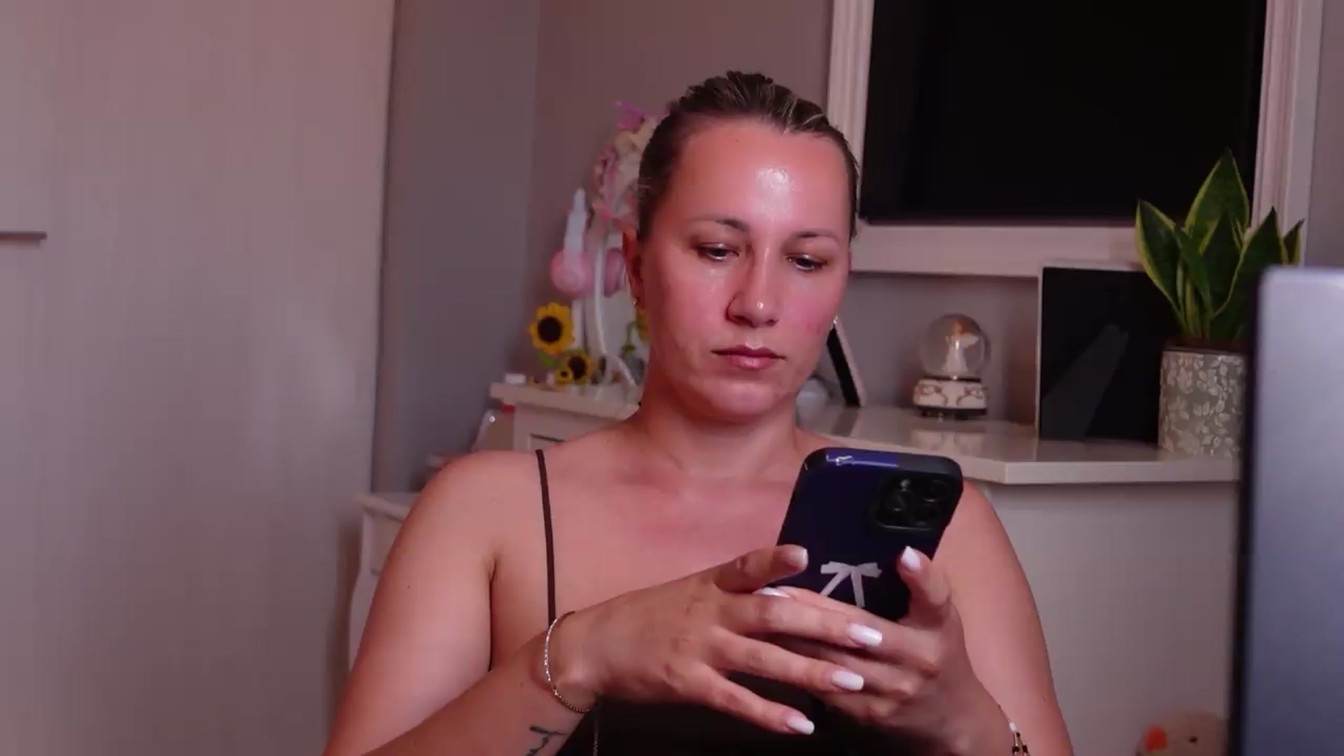 Gallery image thumbnail from PreciousSusan's myfreecams stream on, 06/20/2026, 09:53 image 8 of 20