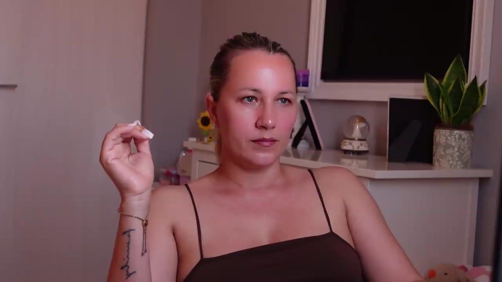 Gallery image thumbnail from PreciousSusan's myfreecams stream on, 06/20/2026, 09:53 image 3 of 20