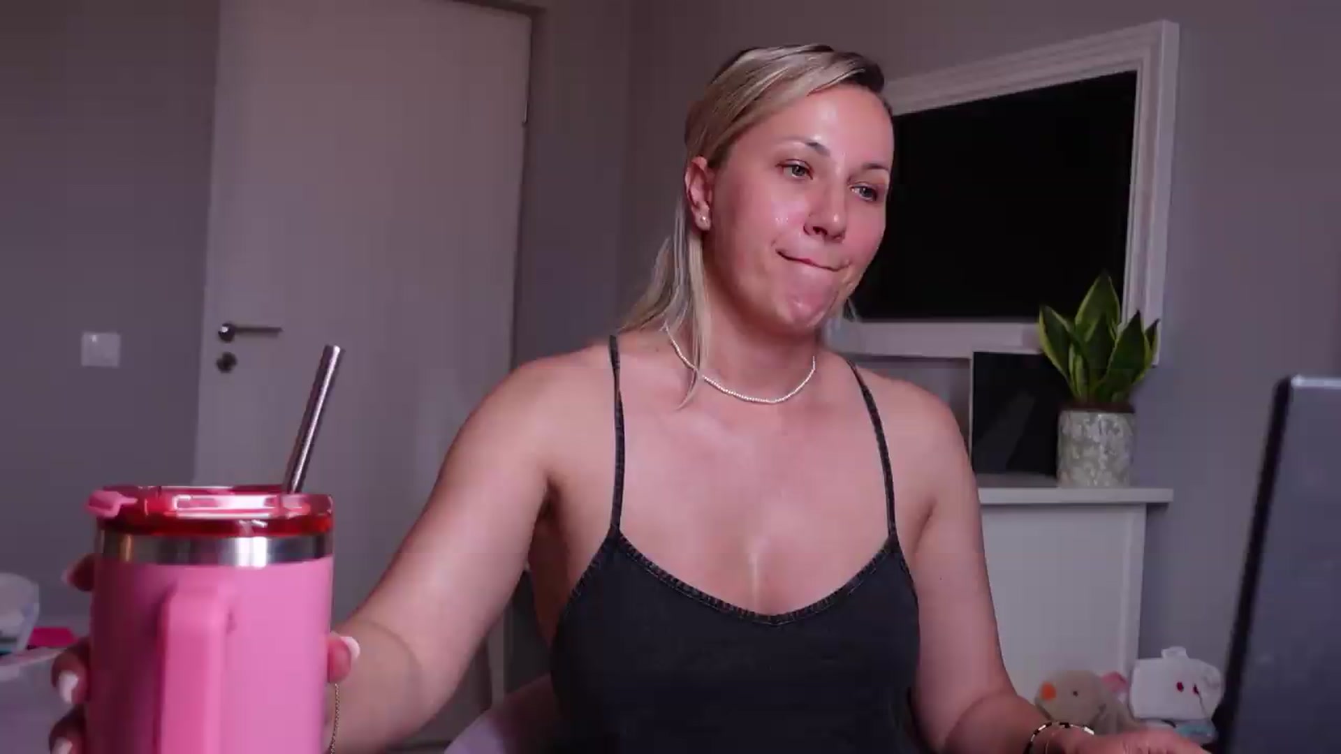 Gallery image thumbnail from PreciousSusan's myfreecams stream on, 06/24/2026, 10:06 image 8 of 20
