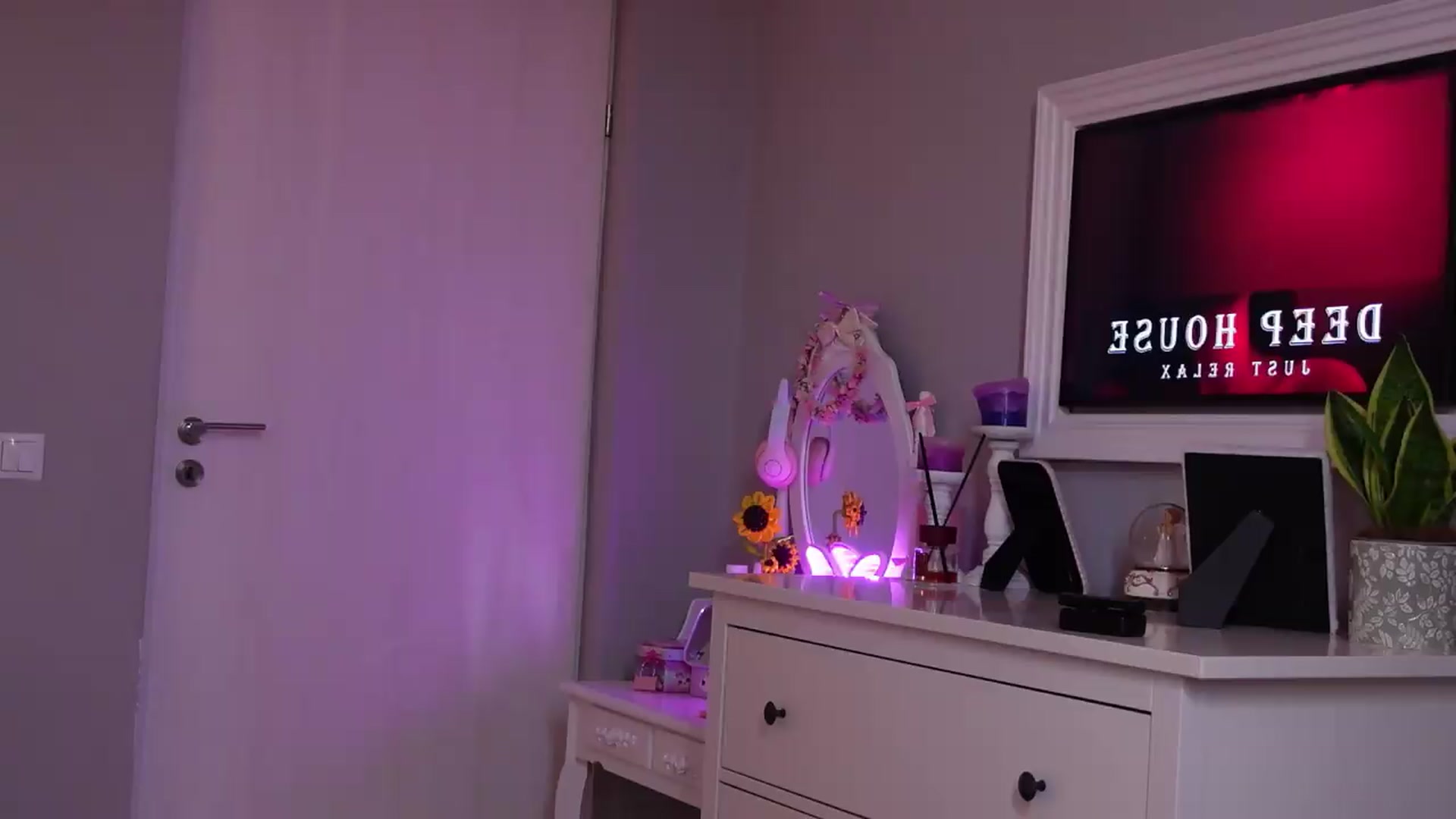 Gallery image thumbnail from PreciousSusan's myfreecams stream on, 07/01/2026, 08:00 image 12 of 20