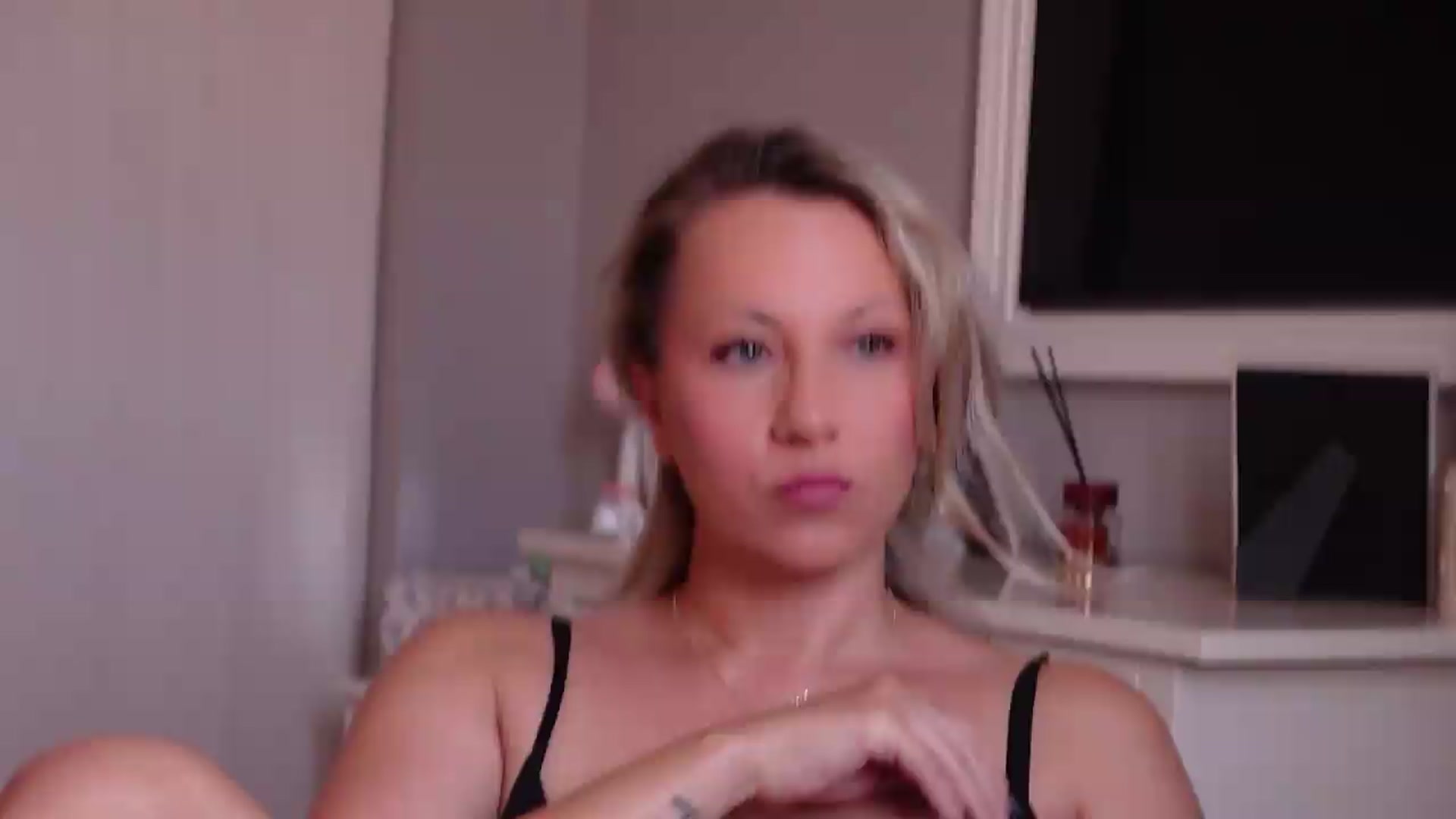 Gallery image thumbnail from PreciousSusan's myfreecams stream on, 08/09/2026, 09:46 image 4 of 20