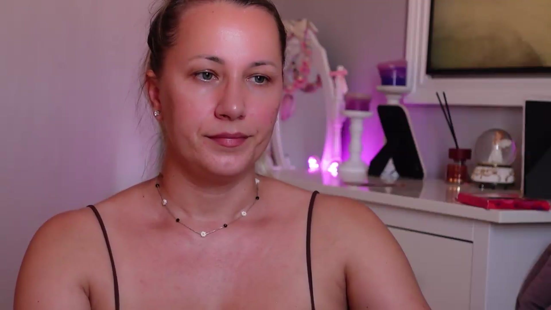 Gallery image thumbnail from PreciousSusan's myfreecams stream on, 08/11/2026, 11:02 image 9 of 20