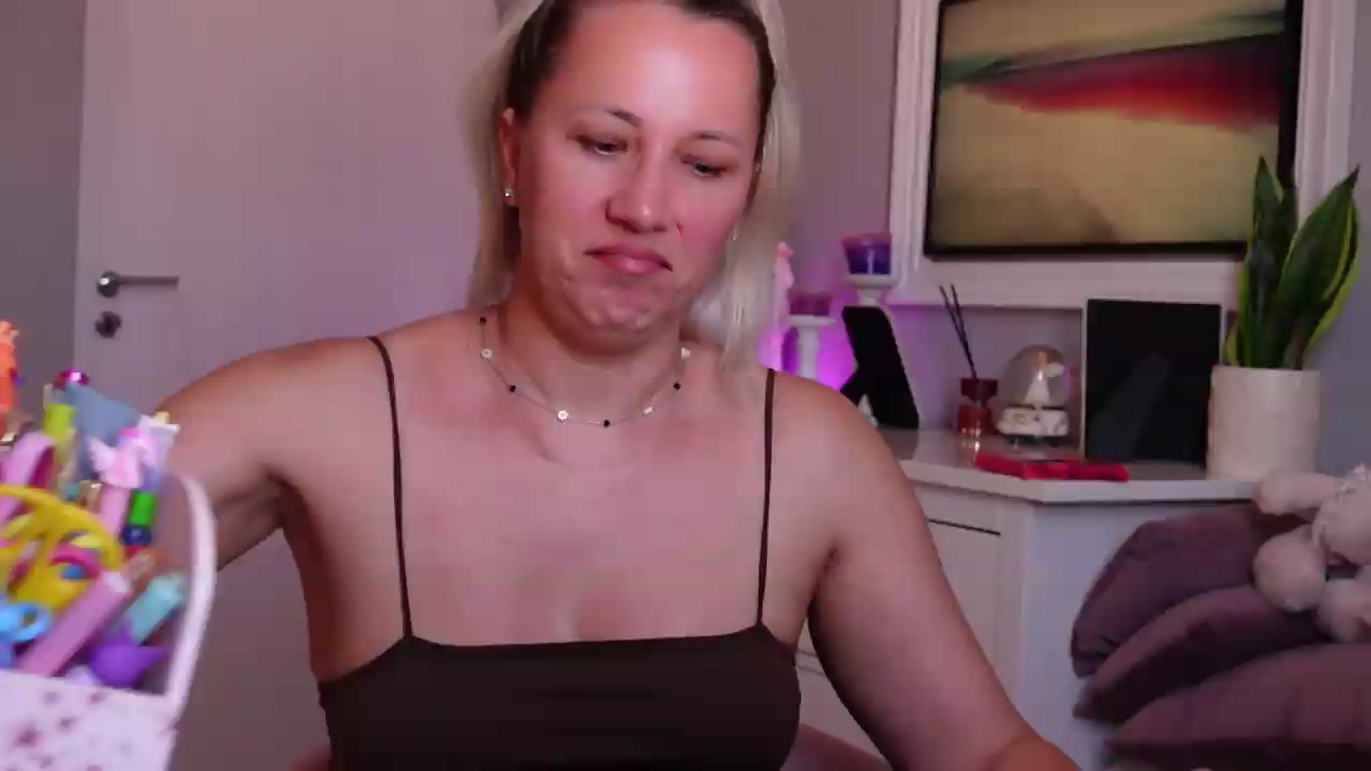 Gallery image thumbnail from PreciousSusan's myfreecams stream on, 08/11/2026, 11:02 image 6 of 20