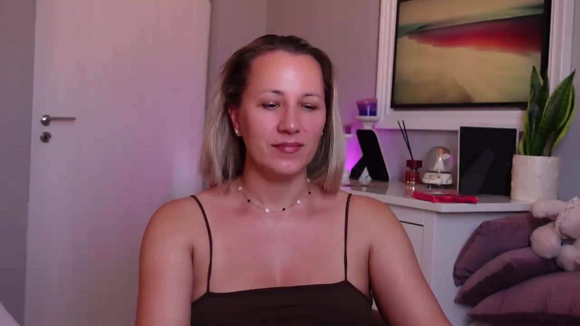 Gallery image thumbnail from PreciousSusan's myfreecams stream on, 08/11/2026, 11:02 image 5 of 20