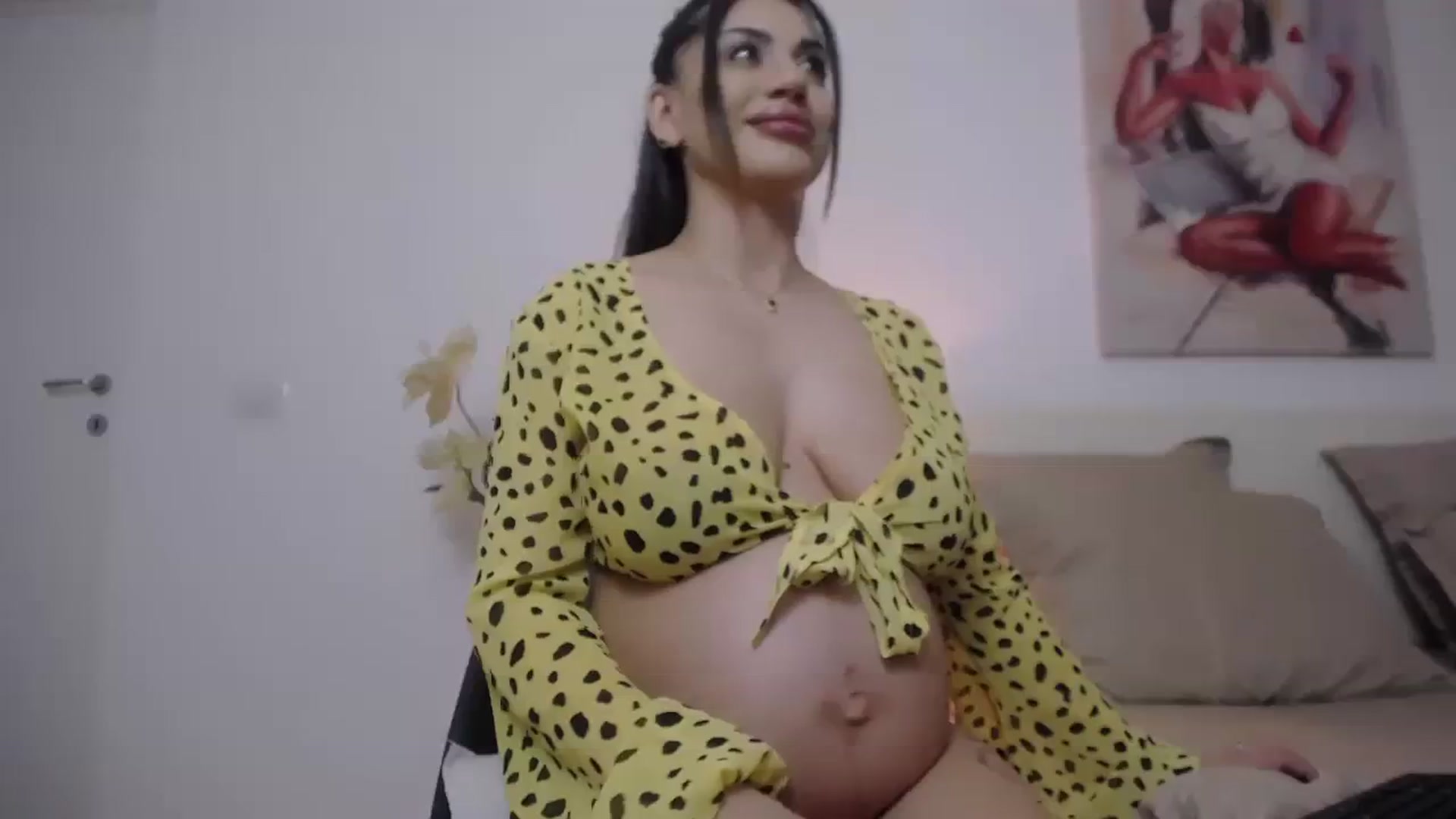 Gallery image thumbnail from PregBethie's myfreecams stream on, 04/08/2024, 02:07 image 11 of 20