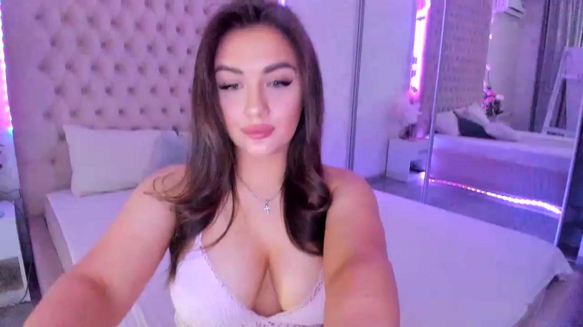 Gallery image thumbnail from PrettyBae_'s myfreecams stream on, 04/17/2023, 18:41 image 17 of 20