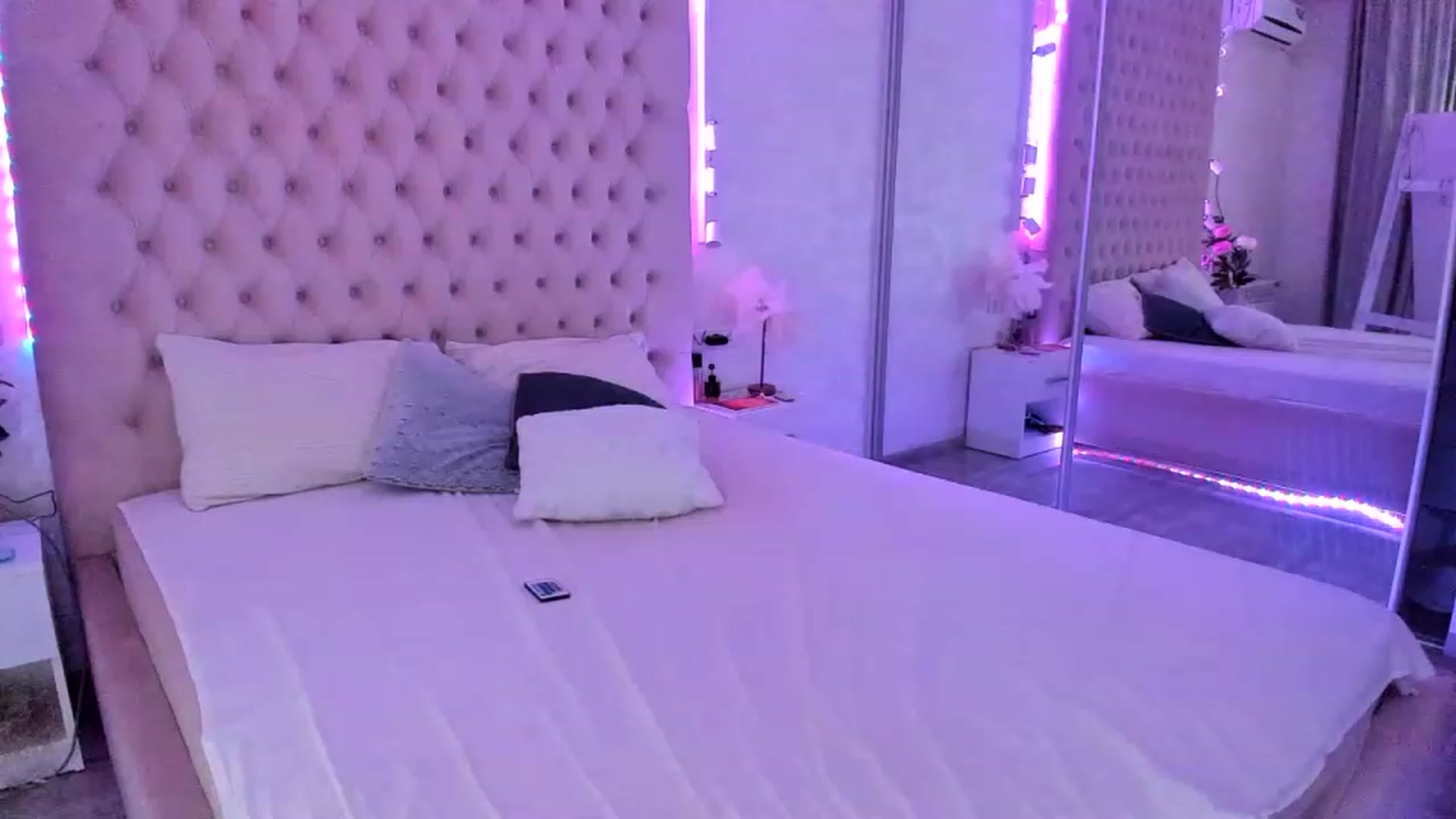 Gallery image thumbnail from PrettyBae_'s myfreecams stream on, 04/17/2023, 19:57 image 11 of 20