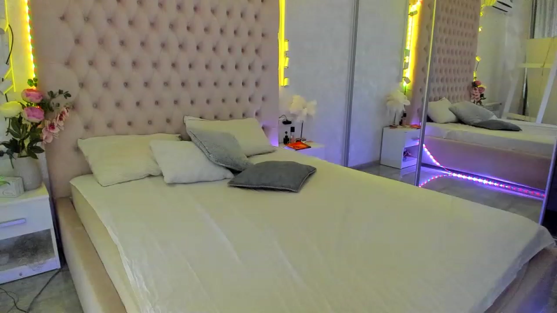 Gallery image thumbnail from PrettyBae_'s myfreecams stream on, 04/20/2023, 15:38 image 13 of 20