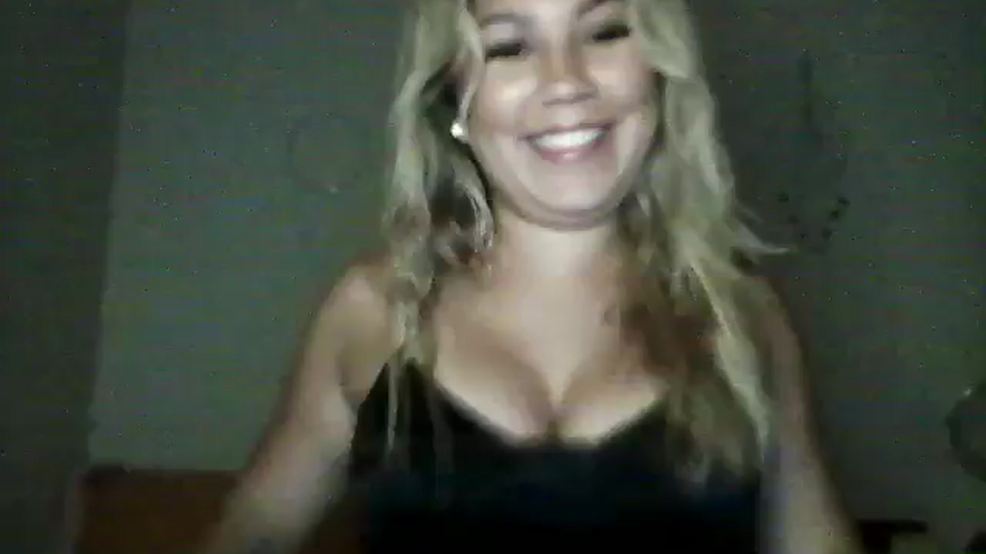 Gallery image thumbnail from PrettyBlondeP's myfreecams stream on, 08/14/2024, 07:14 image 10 of 20