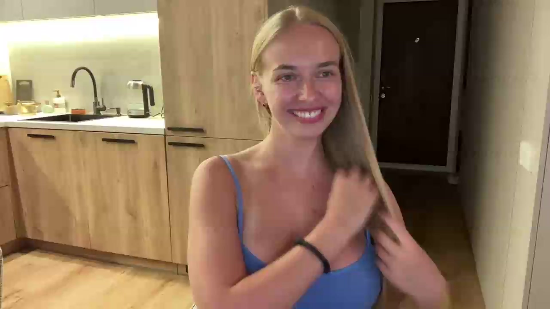 Gallery image thumbnail from PrettyKiss's myfreecams stream on, 08/18/2026, 14:41 image 1 of 20