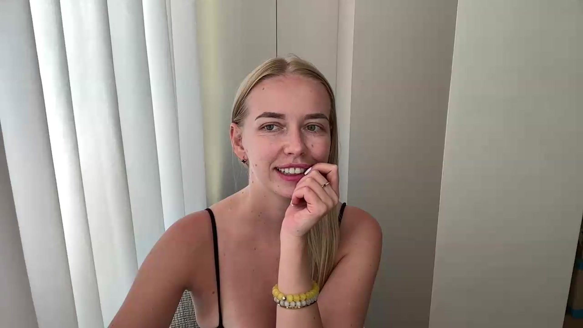 Gallery image thumbnail from PrettyKiss's myfreecams stream on, 08/19/2026, 11:14 image 4 of 20