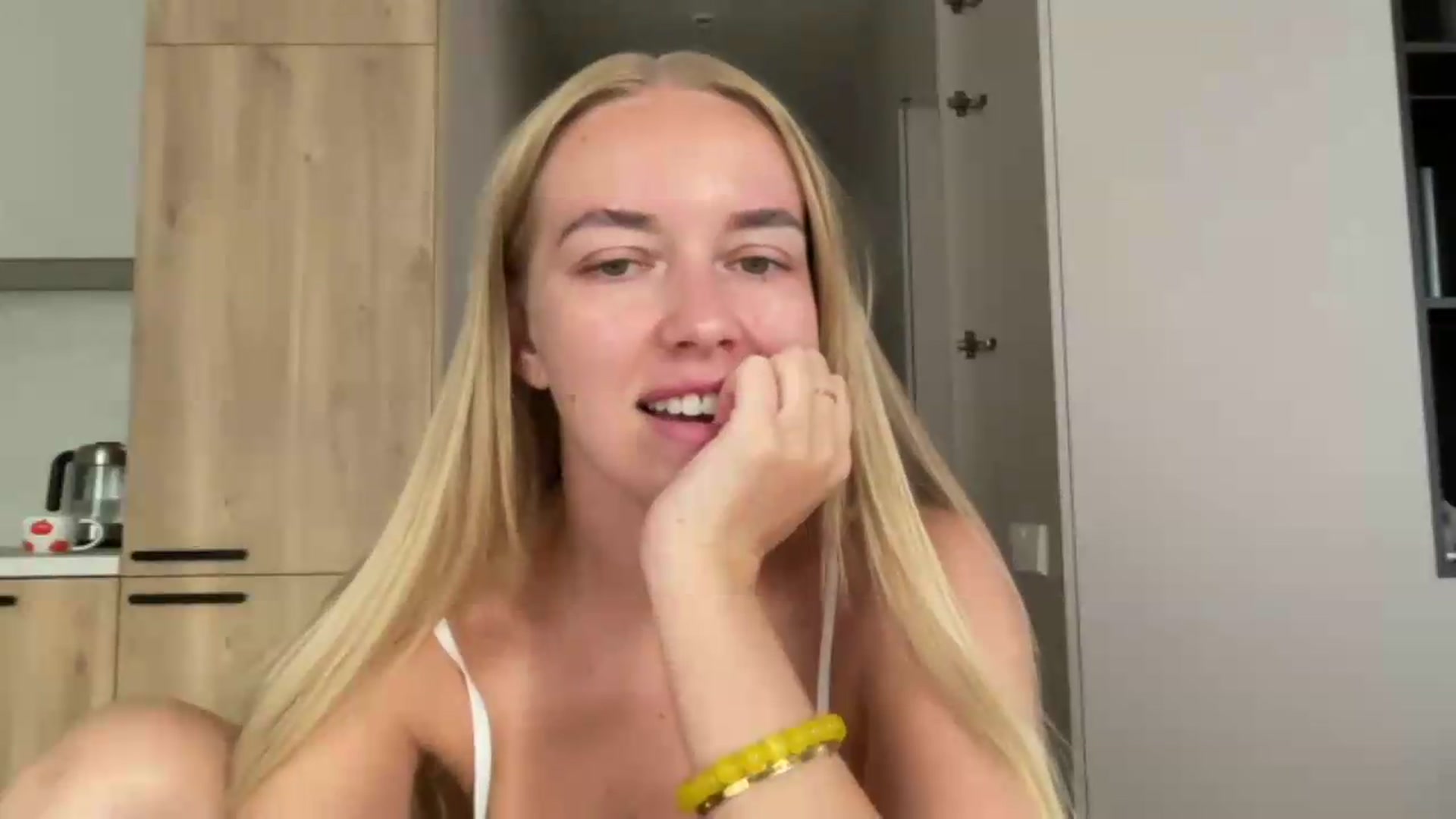Gallery image thumbnail from PrettyKiss's myfreecams stream on, 08/24/2026, 09:01 image 2 of 20