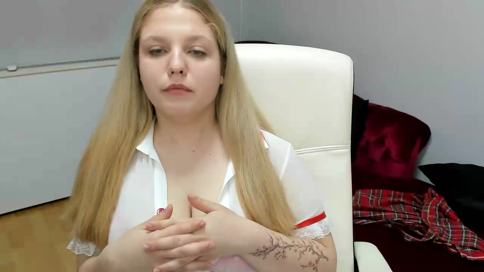 Gallery image thumbnail from PrettyKristin's myfreecams stream on, 05/30/2026, 17:32 image 17 of 20