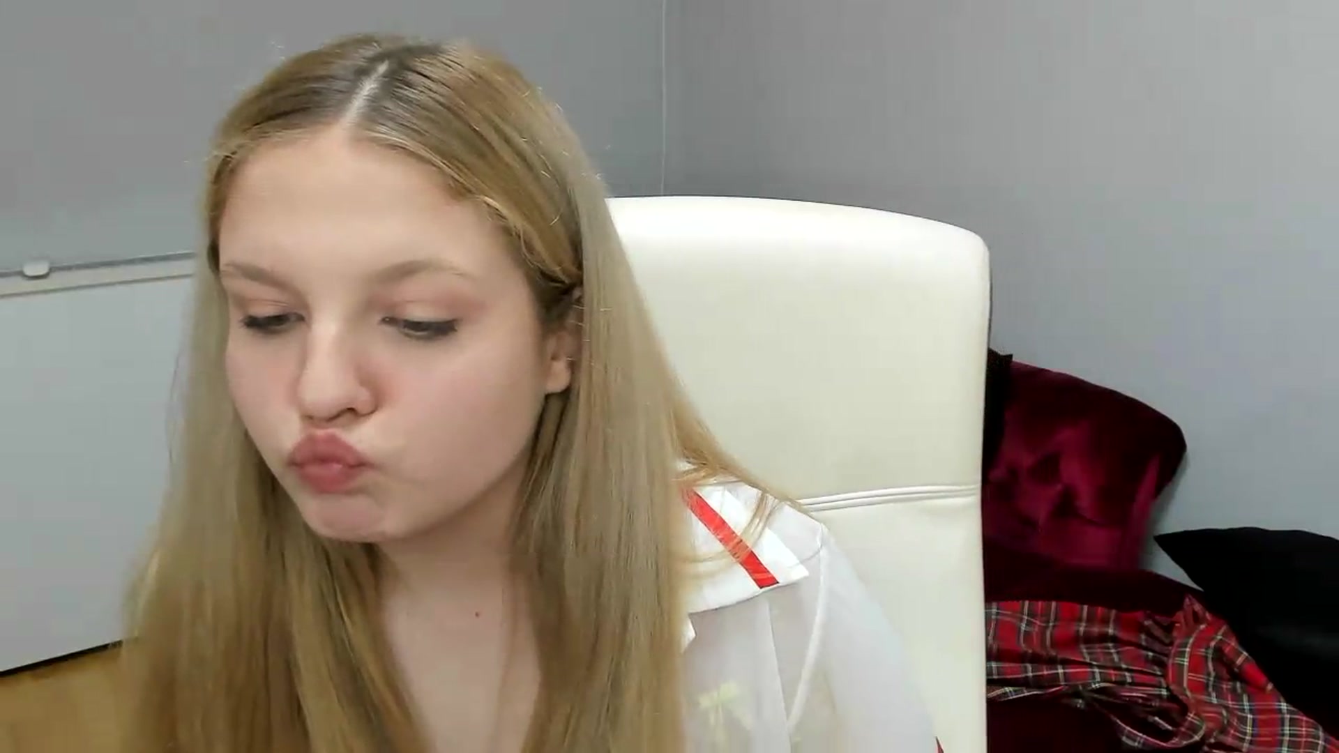 Gallery image thumbnail from PrettyKristin's myfreecams stream on, 05/30/2026, 17:32 image 8 of 20