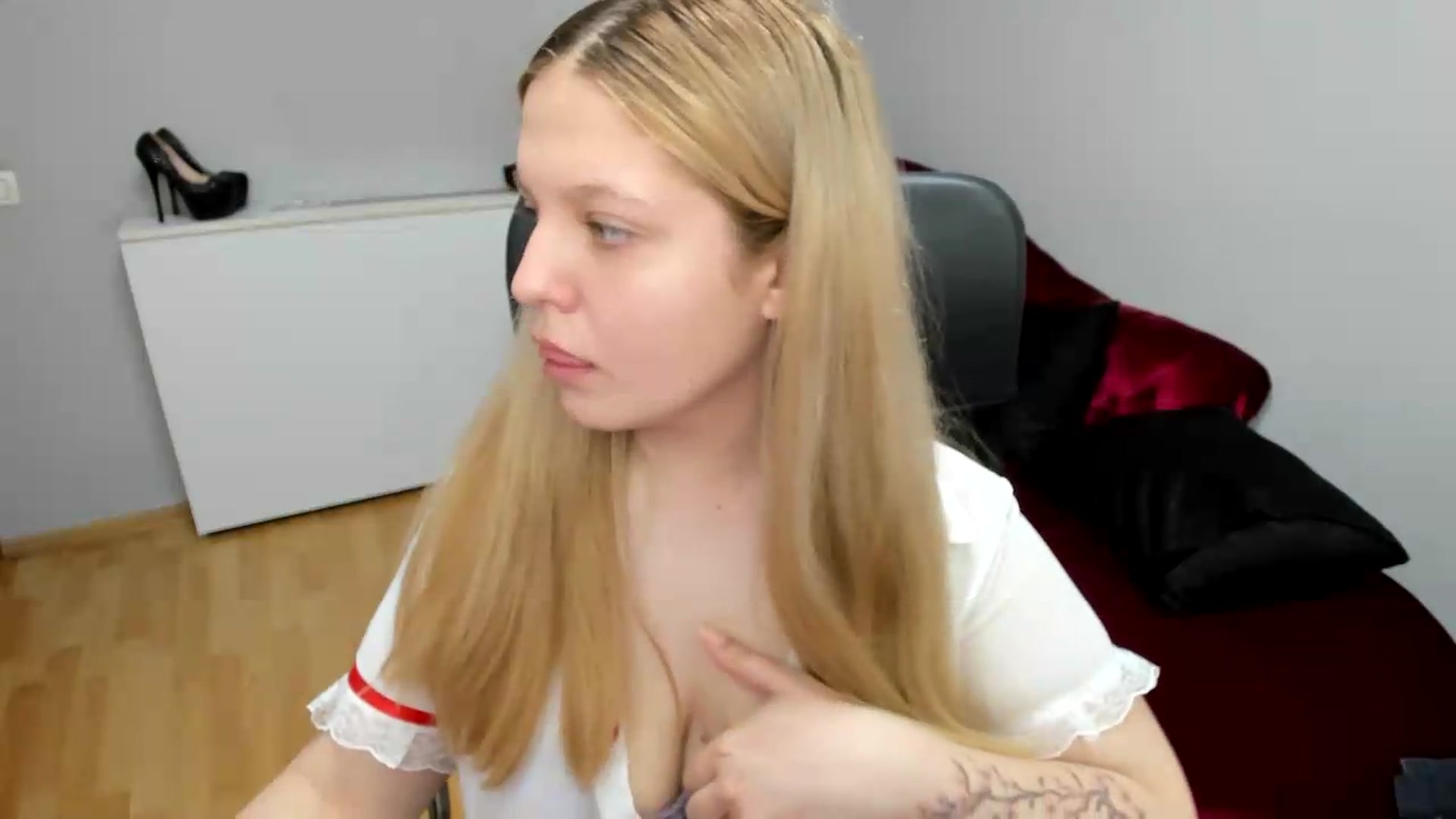 Gallery image thumbnail from PrettyKristin's myfreecams stream on, 06/01/2026, 08:23 image 16 of 20