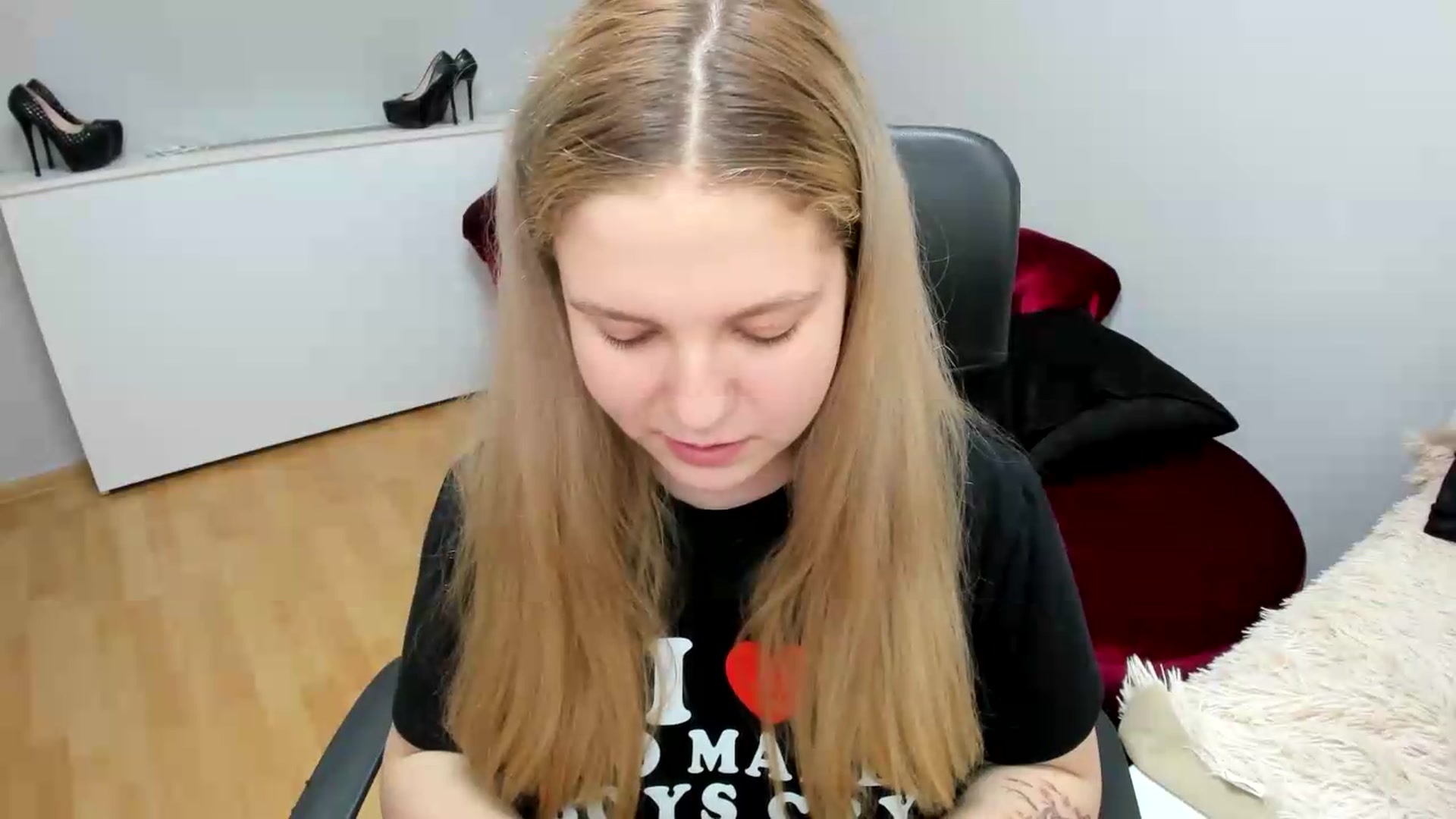 Gallery image thumbnail from PrettyKristin's myfreecams stream on, 06/01/2026, 13:51 image 3 of 20
