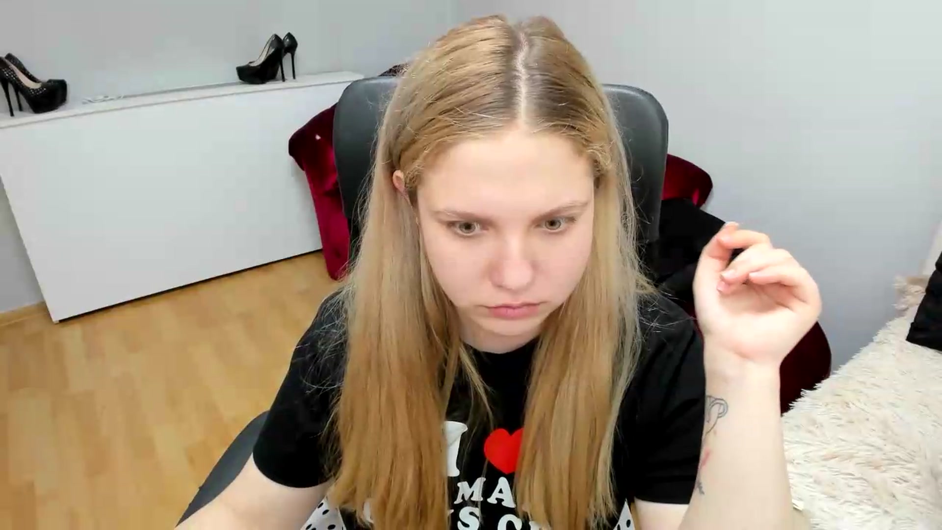 Gallery image thumbnail from PrettyKristin's myfreecams stream on, 06/01/2026, 13:51 image 7 of 20