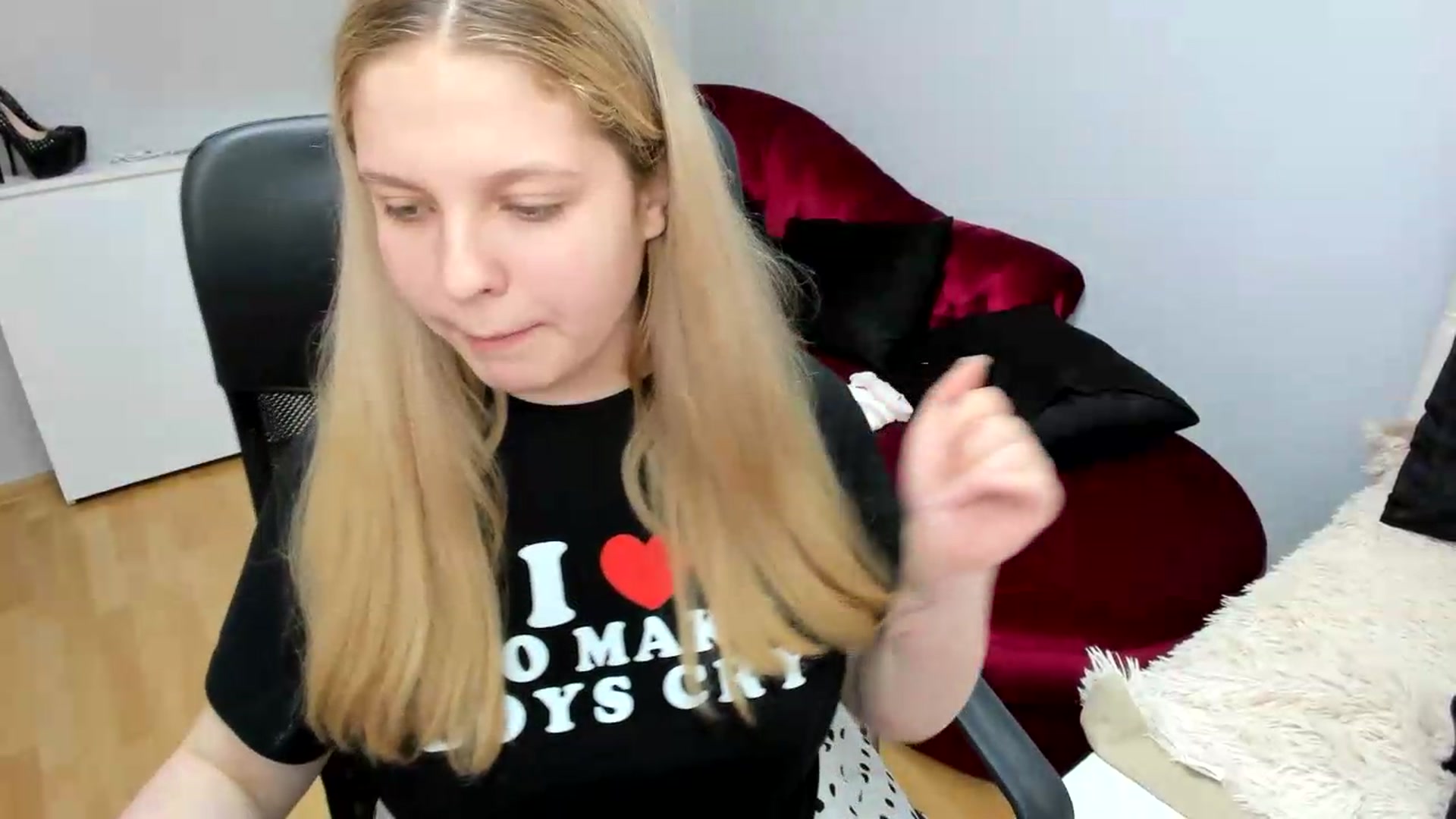 Gallery image thumbnail from PrettyKristin's myfreecams stream on, 06/01/2026, 13:51 image 18 of 20