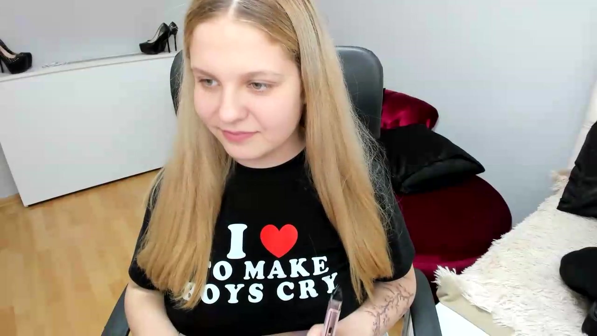 Gallery image thumbnail from PrettyKristin's myfreecams stream on, 06/01/2026, 16:09 image 2 of 20