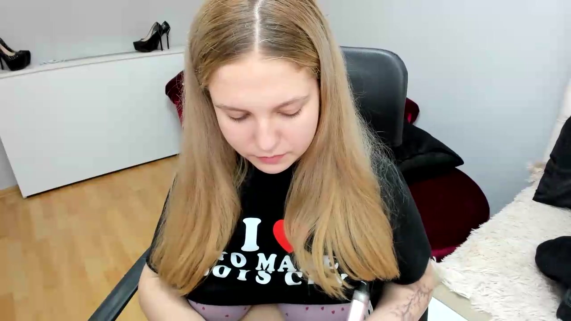 Gallery image thumbnail from PrettyKristin's myfreecams stream on, 06/01/2026, 16:09 image 3 of 20