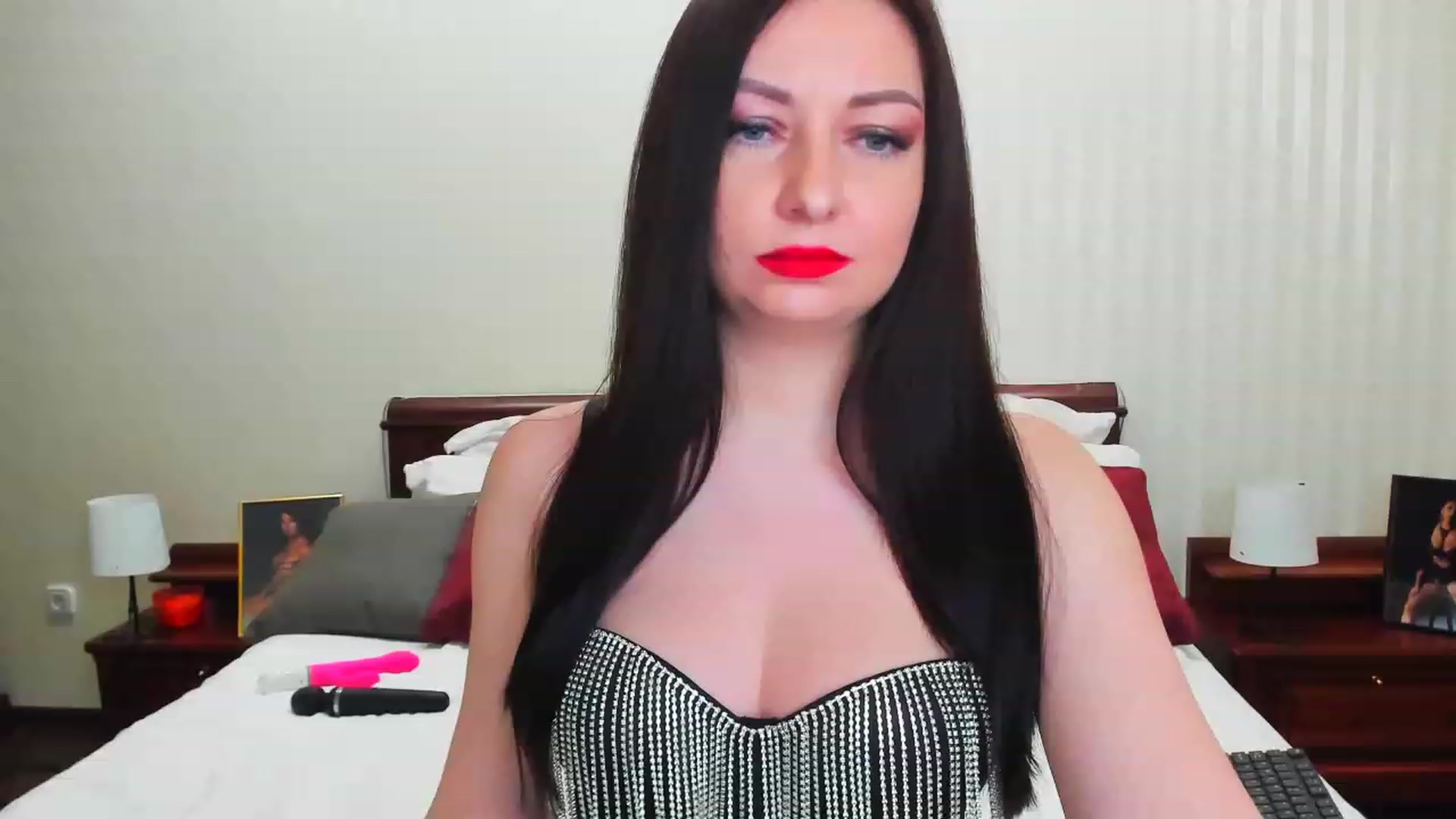 Gallery image thumbnail from PrettyMatilda's myfreecams stream on, 03/23/2023, 23:43 image 17 of 20